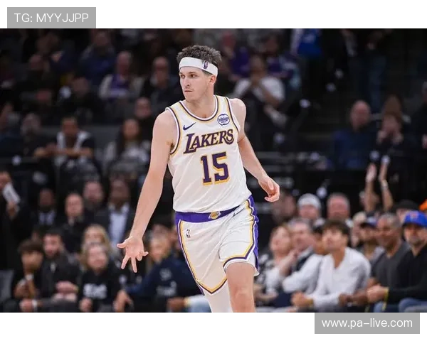 里夫斯强势爆发助湖人掀起12比2攻势紧追比分仅落后两分之差间